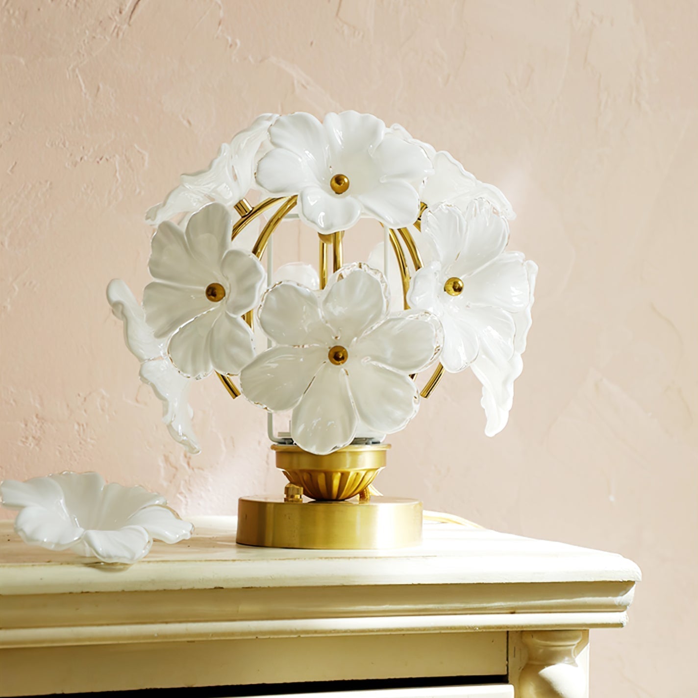 Lampe d'Accent Florale Élégante - Design Raffiné en Métal et Verre