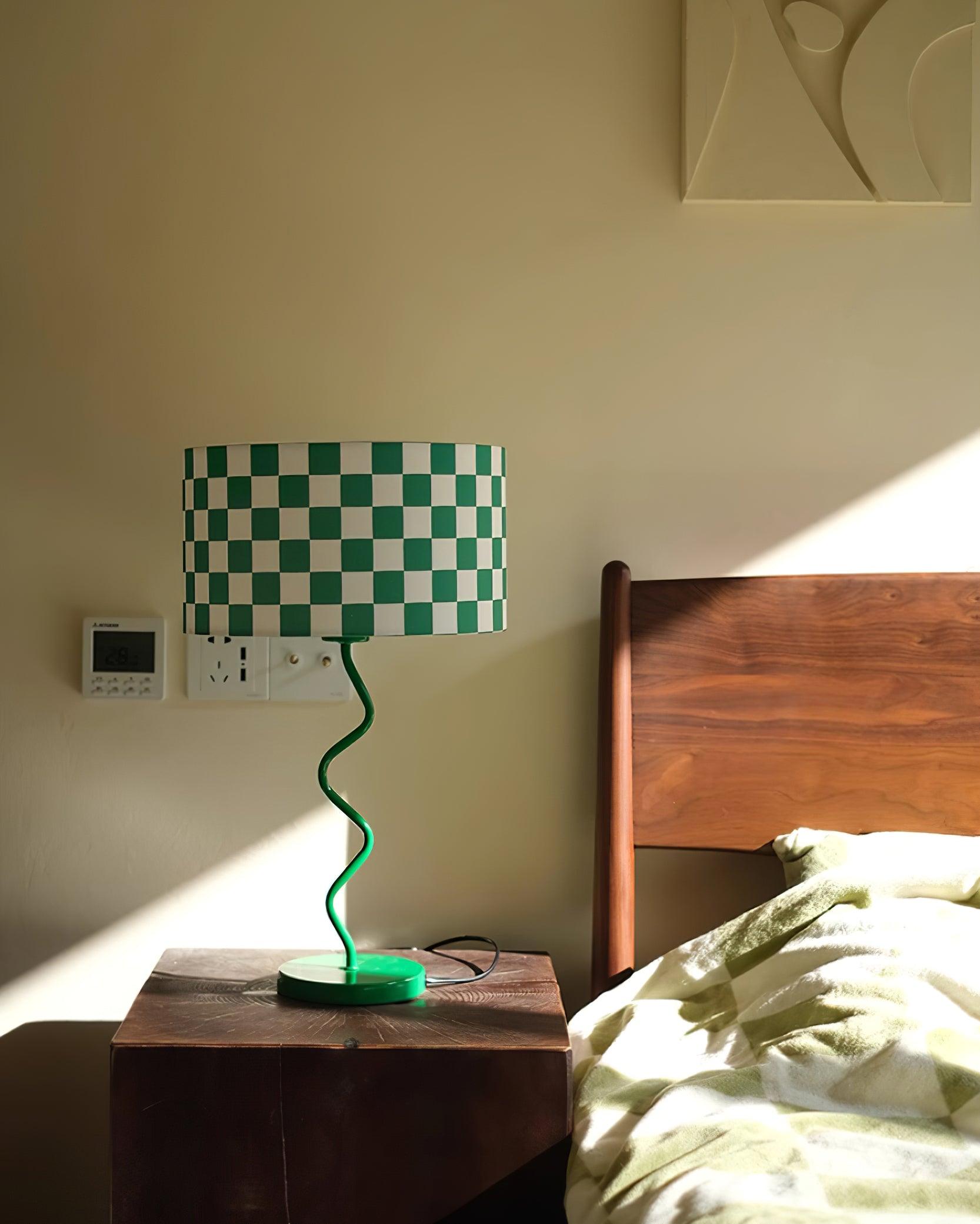 Lampe de Table en Damier Vert - Élégance Rétro et Lumière Chaleureuse