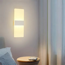 Applique Murale Contemporaine - Éclairage Polyvalent et Durable