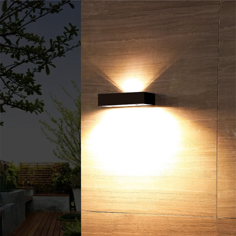 Lampe Solaire d'Extérieur Moderne - Éclairage Durable et Résistant aux Intempéries