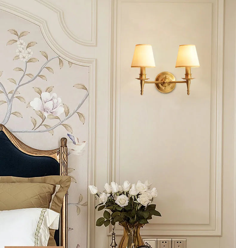 Applique Murale en Cuivre - Design Élégant avec Lumière Douce