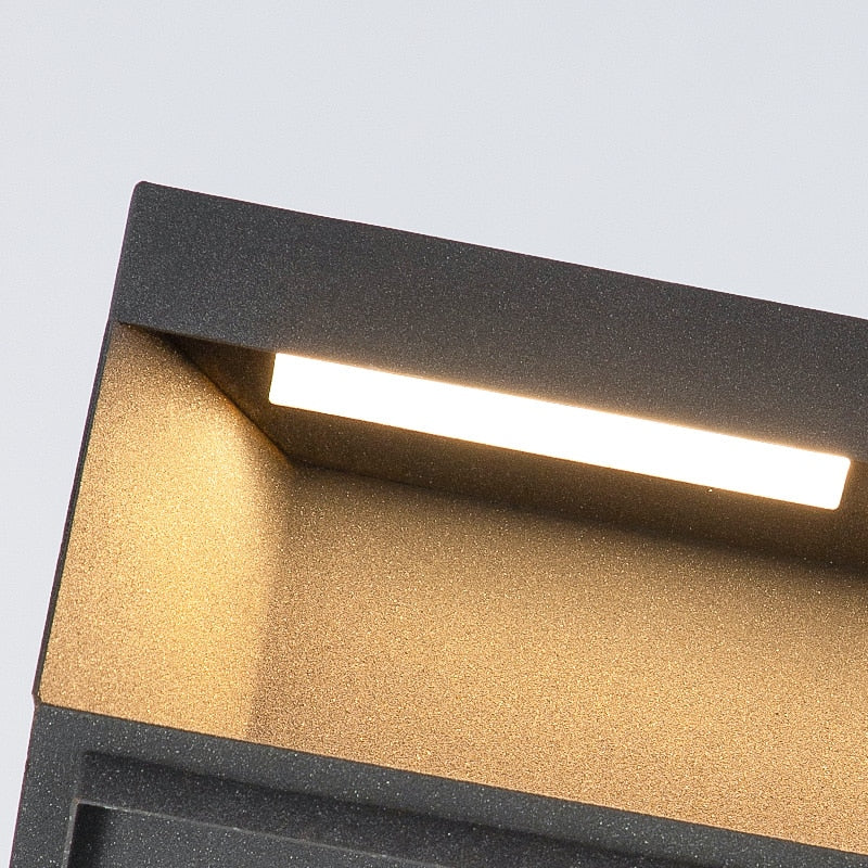 Lampe d'extérieur moderne avec capteur - Éclairage intelligent et résistant aux intempéries