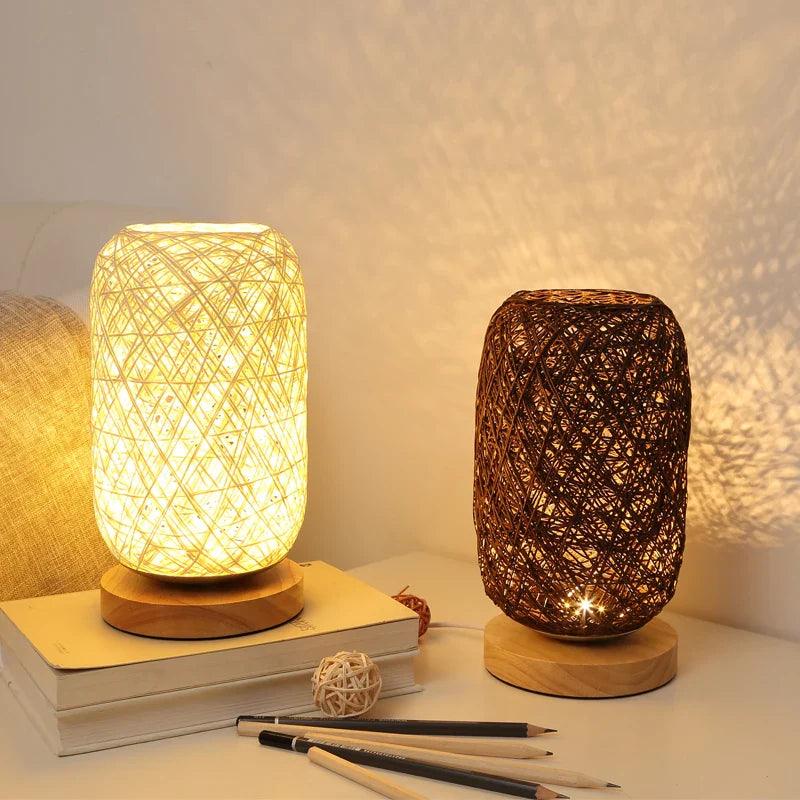 Lampe de Table en Rotin - Élégance Naturelle et Ambiance Chaleureuse