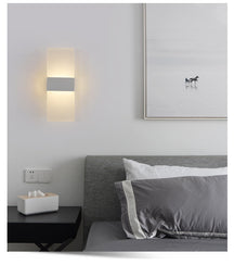 Applique Murale Contemporaine - Éclairage Polyvalent et Durable