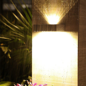 Lampe Solaire d'Extérieur Moderne - Éclairage Durable et Résistant aux Intempéries