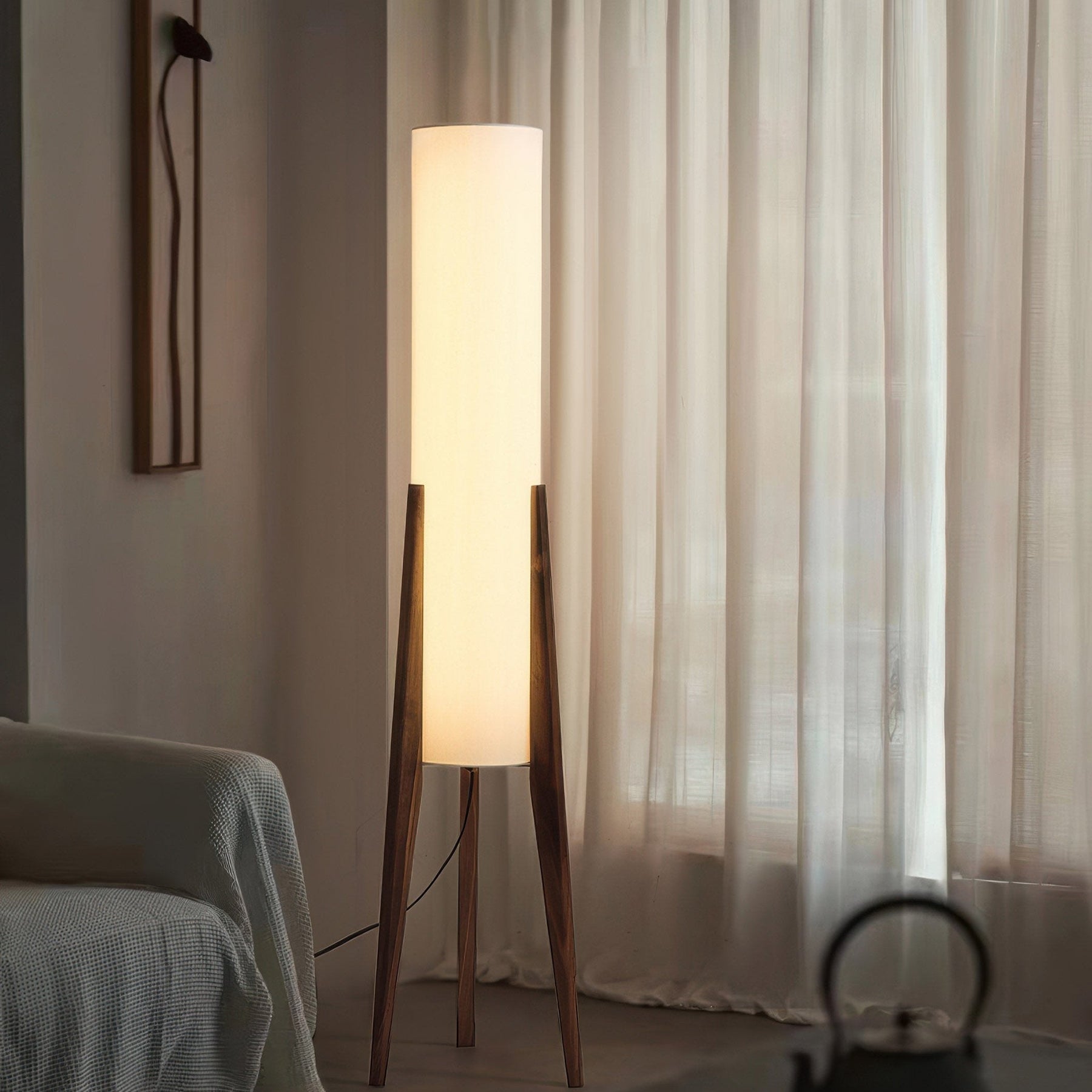 Lampe de Sol en Noyer Massif - Élégance et Ambiance Cosy