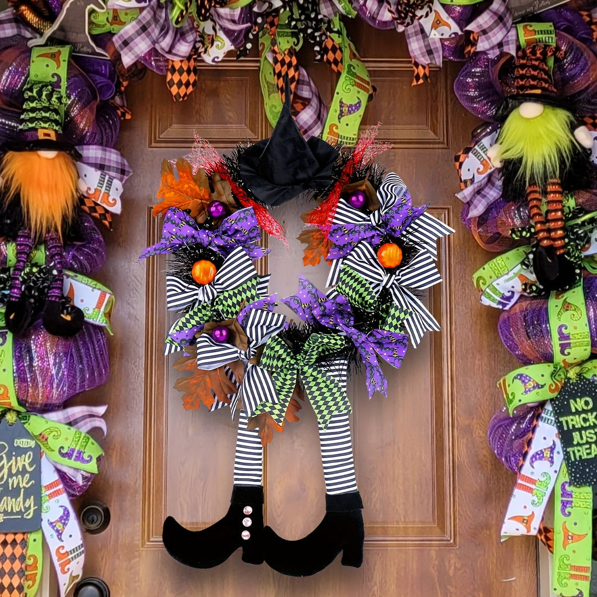 Couronne d'Halloween avec Jambes de Sorcière - Décoration Fantaisiste et Accueillante