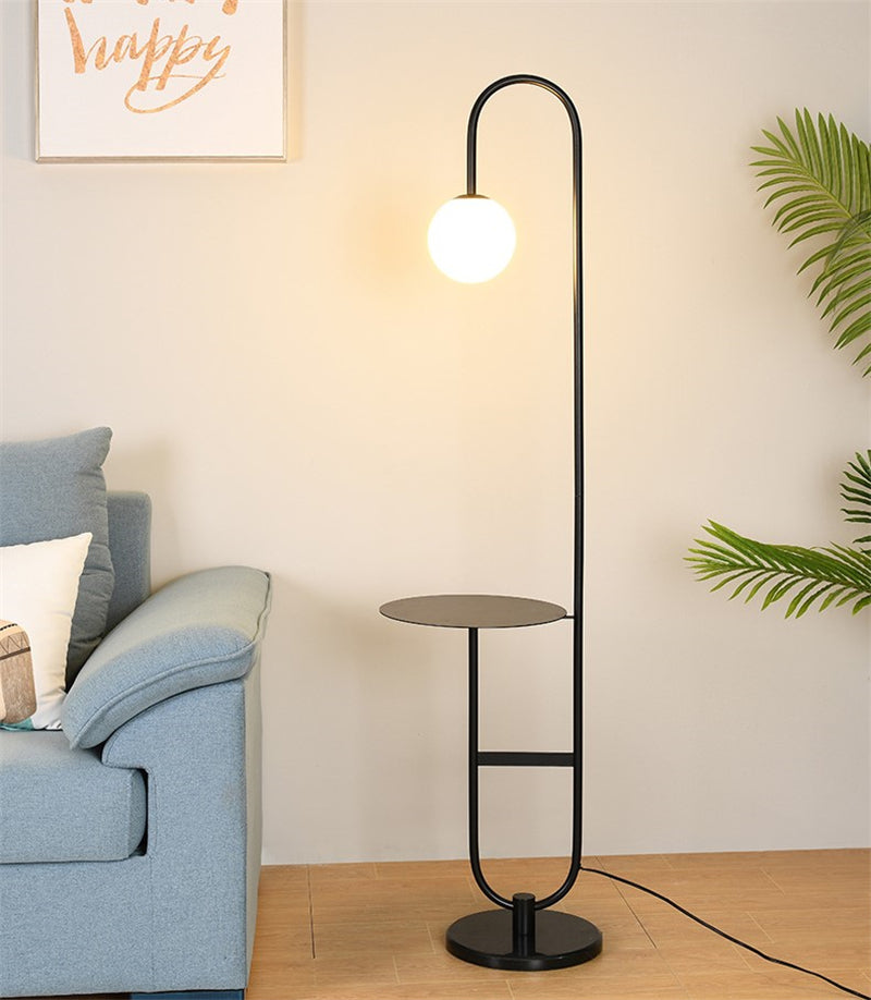 Lampadaire Scandinave avec Table Intégrée - Éclairage Économe et Design Élégant