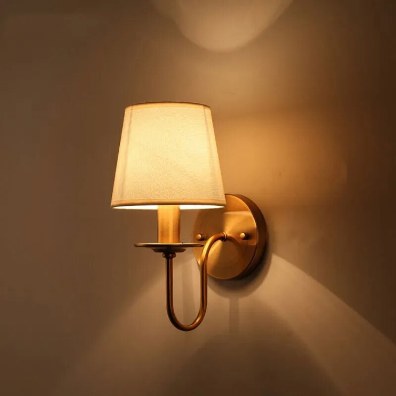 Lampe Murale Dorée Moderne - Élégance et Ambiance Chaleureuse