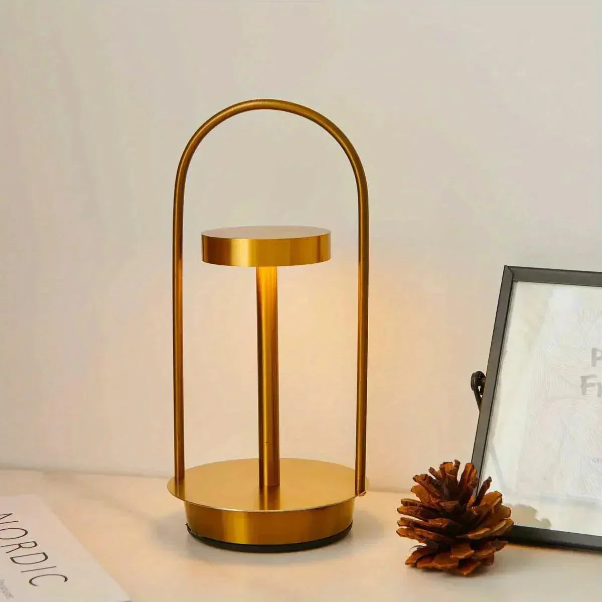 Lampe de Table Rétro Élégante - Design Sophistiqué et Portable