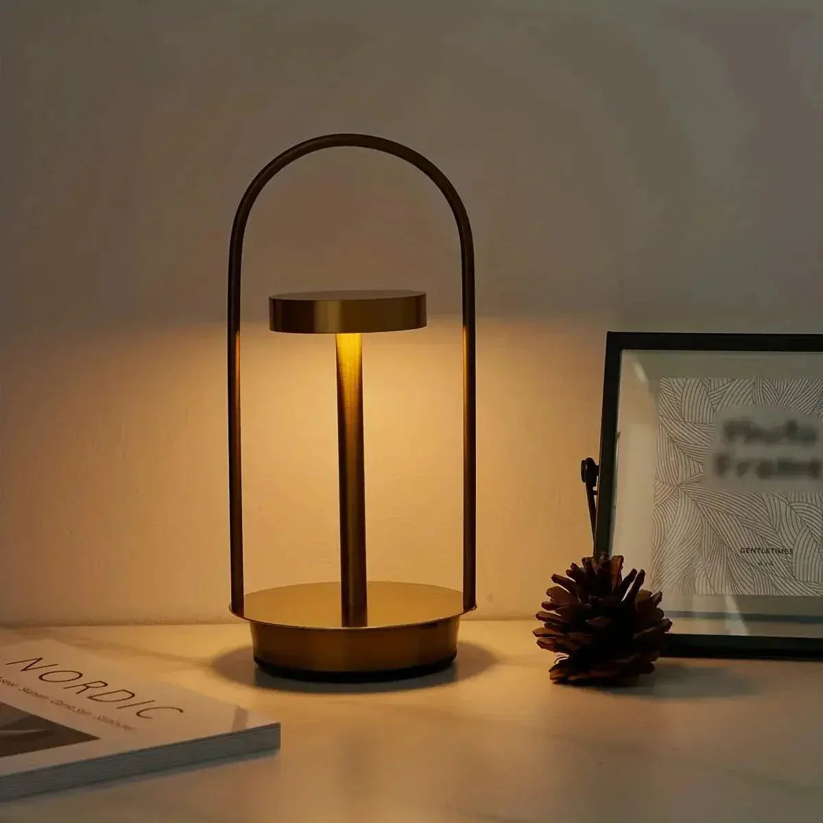 Lampe de Table Rétro Élégante - Design Sophistiqué et Portable