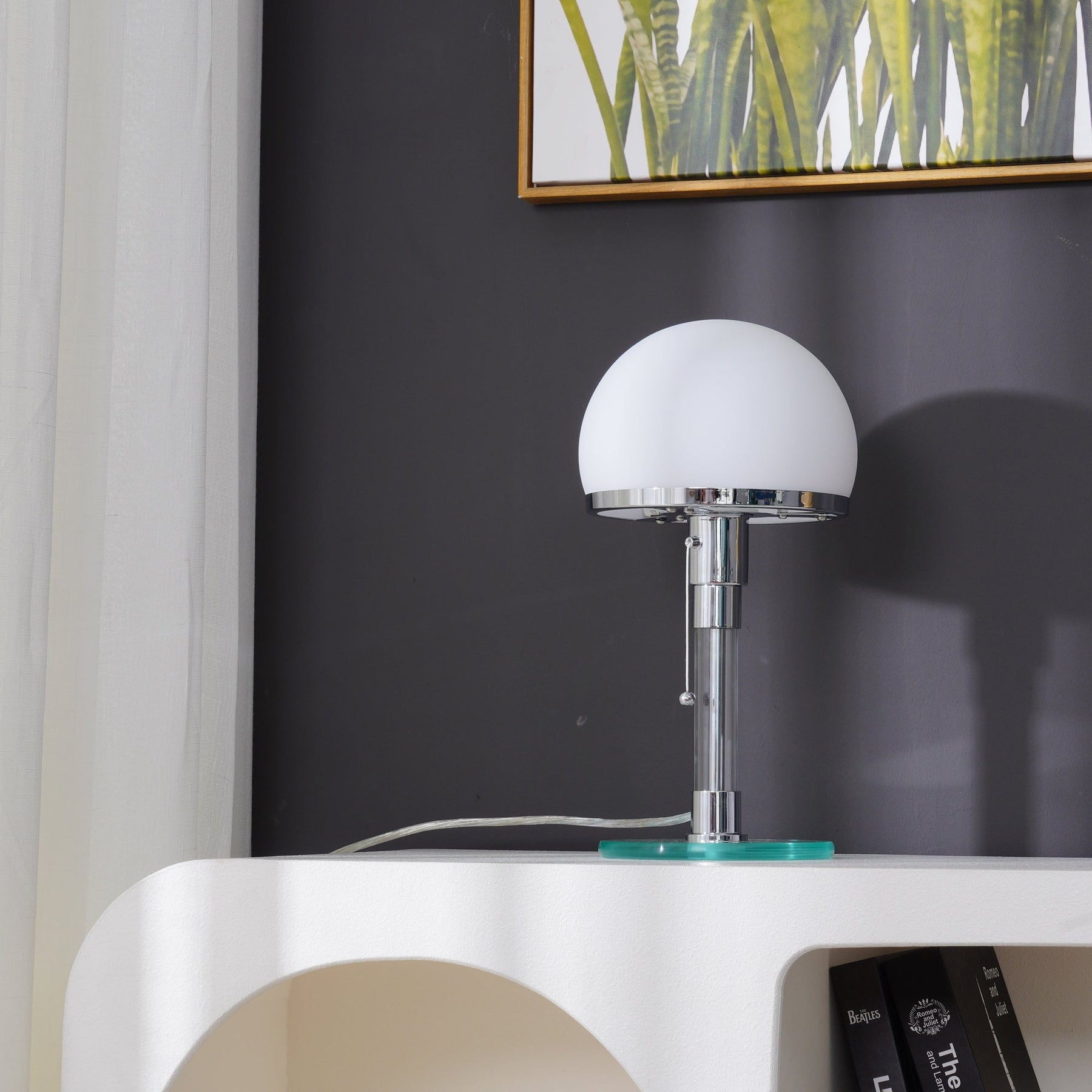 Lampe de Table Chrome Élégante - Design Hémisphérique et Surface Réfléchissante