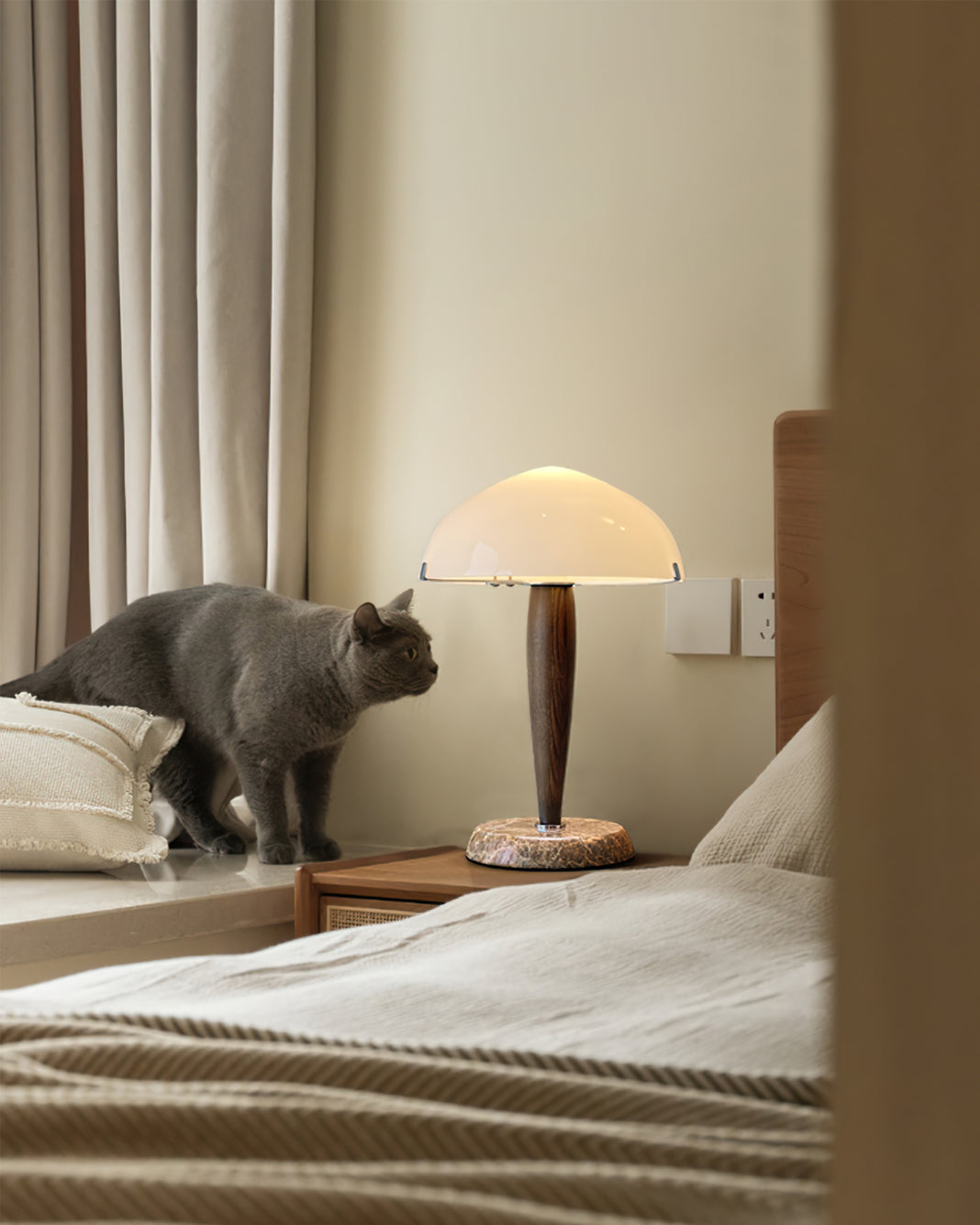 Lampe de Table en Marbre et Verre - Élégance et Fonctionnalité pour Intérieur