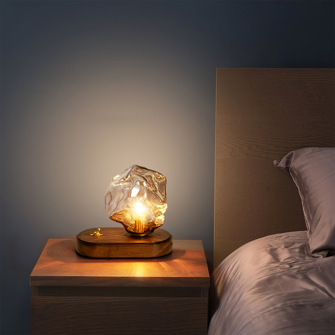 Lampe de Table en Verre Ambre - Design Vintage et Éclairage Chaleureux