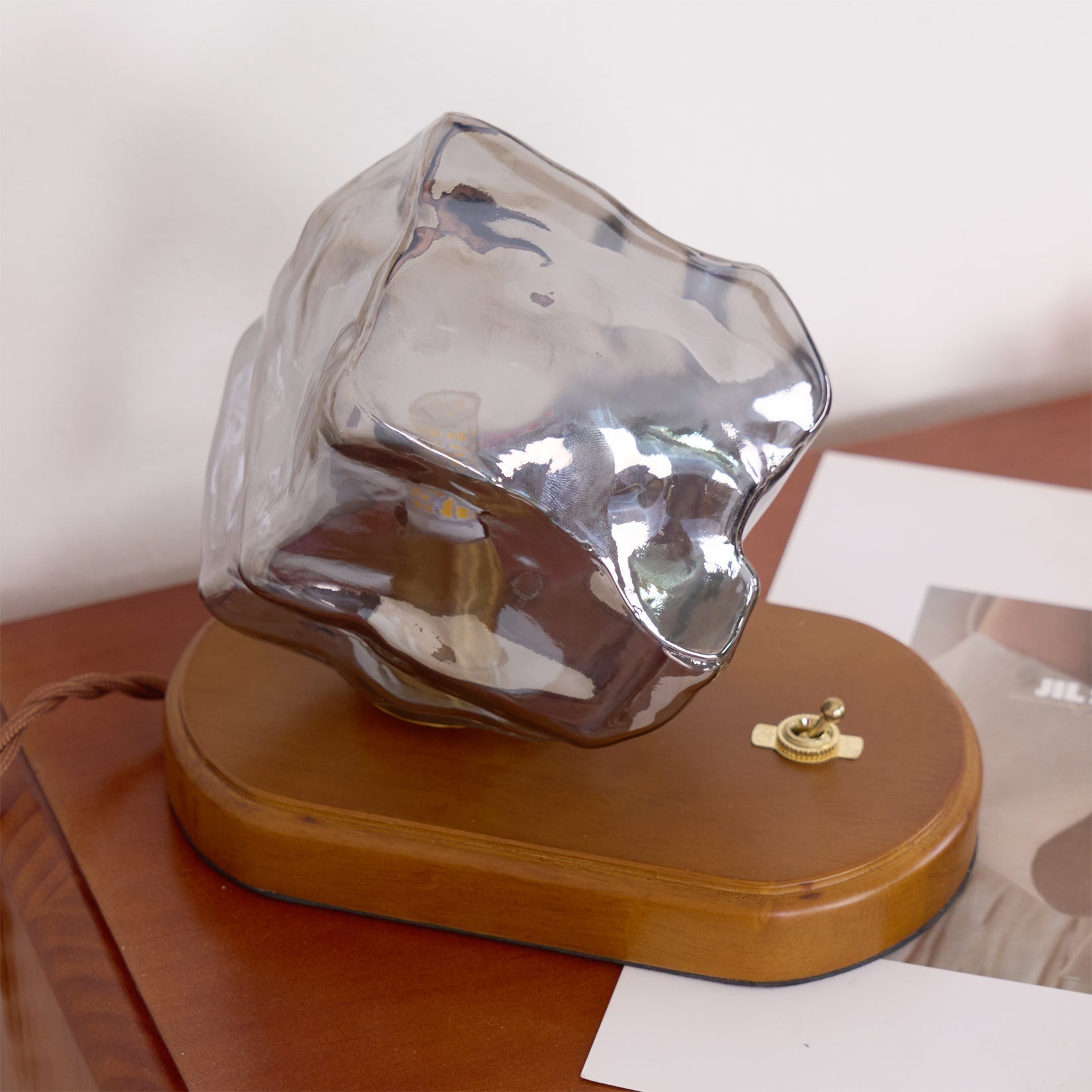 Lampe de Table en Verre Ambre - Design Vintage et Éclairage Chaleureux