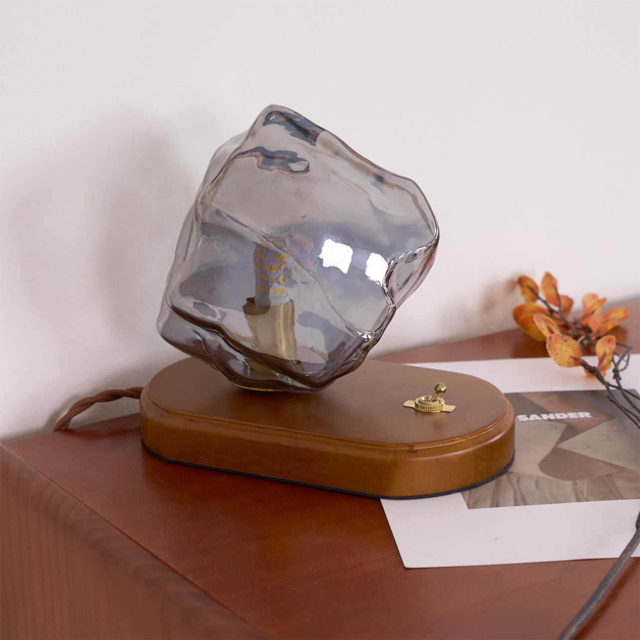 Lampe de Table en Verre Ambre - Design Vintage et Éclairage Chaleureux