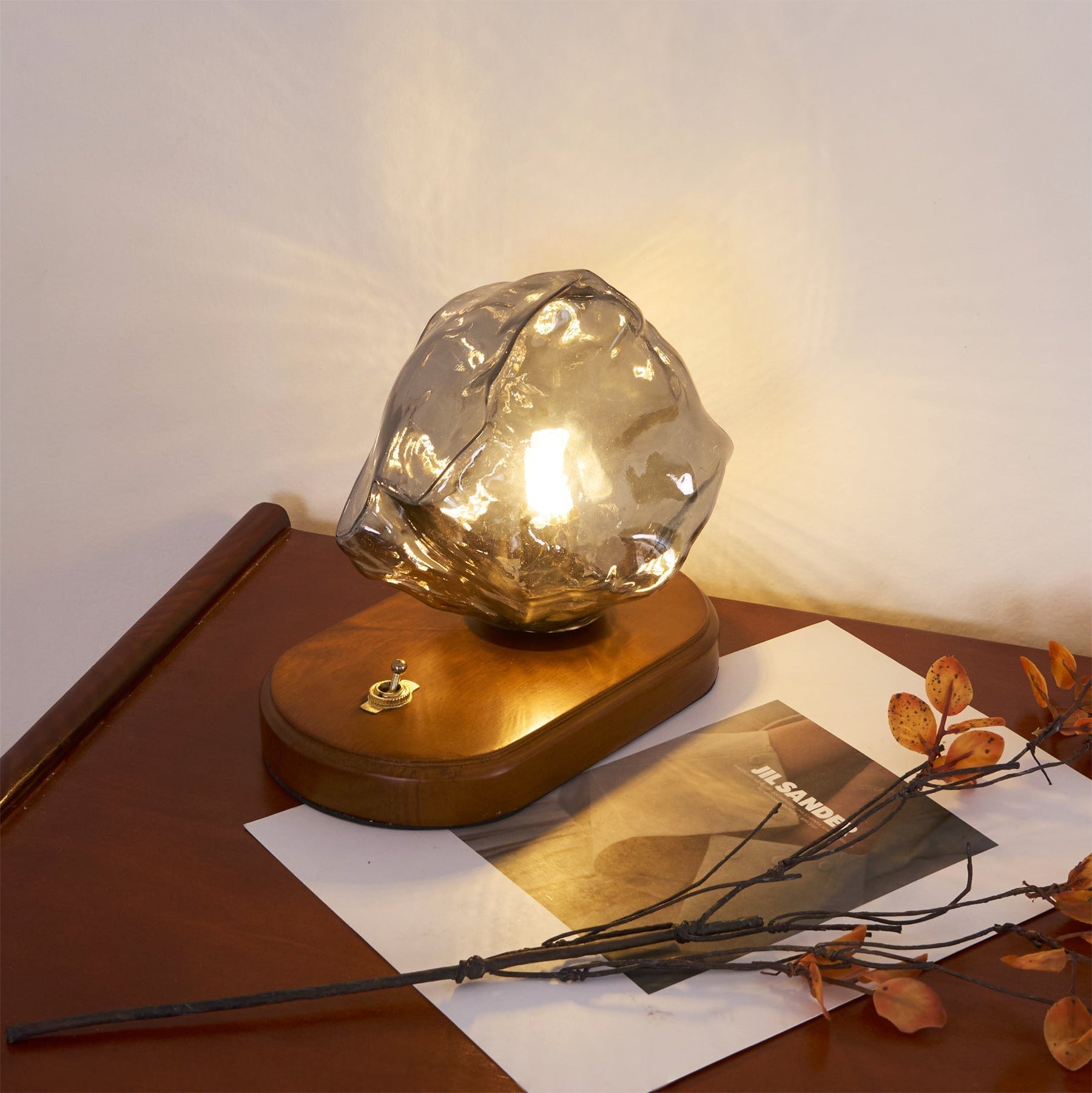 Lampe de Table en Verre Ambre - Design Vintage et Éclairage Chaleureux