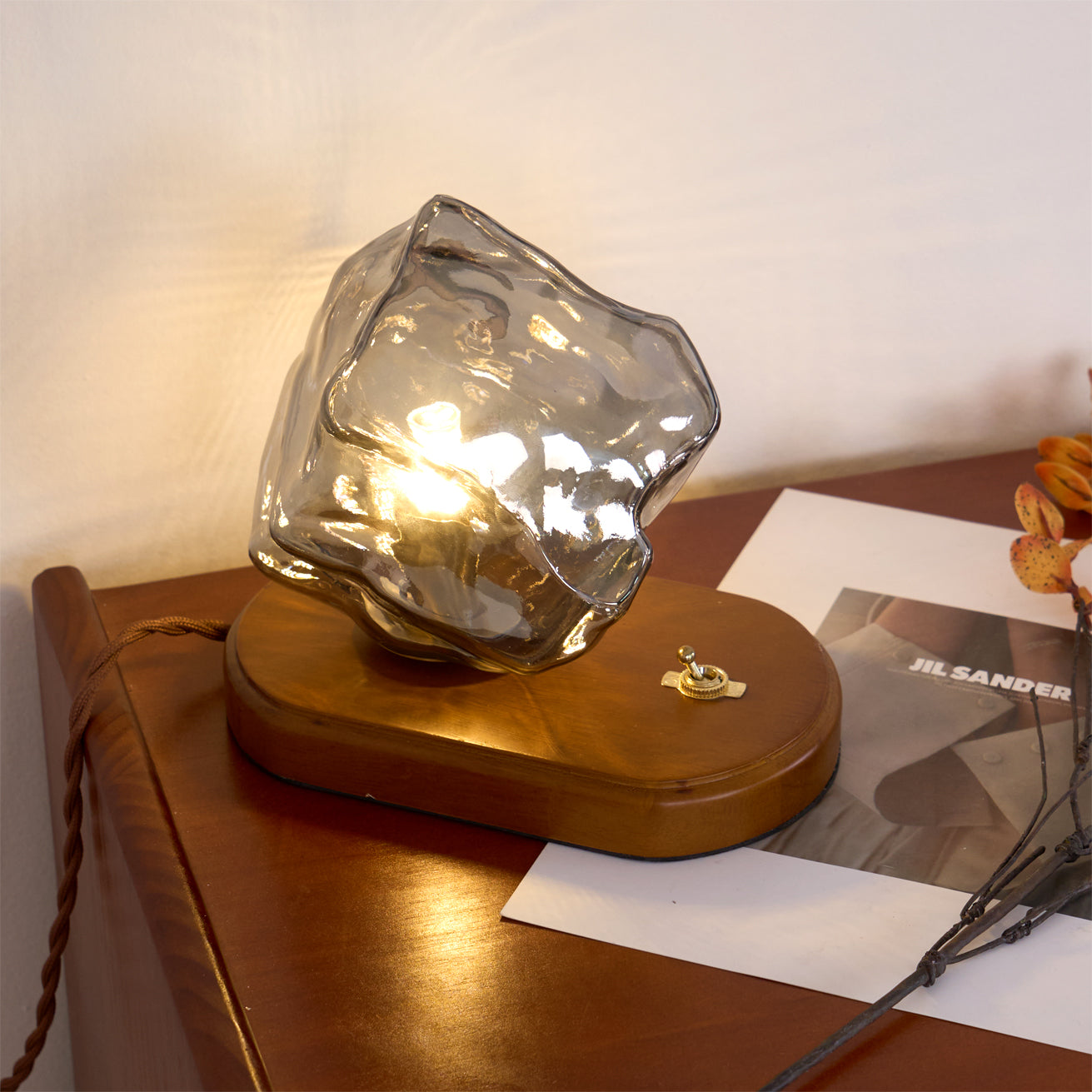 Lampe de Table en Verre Ambre - Design Vintage et Éclairage Chaleureux