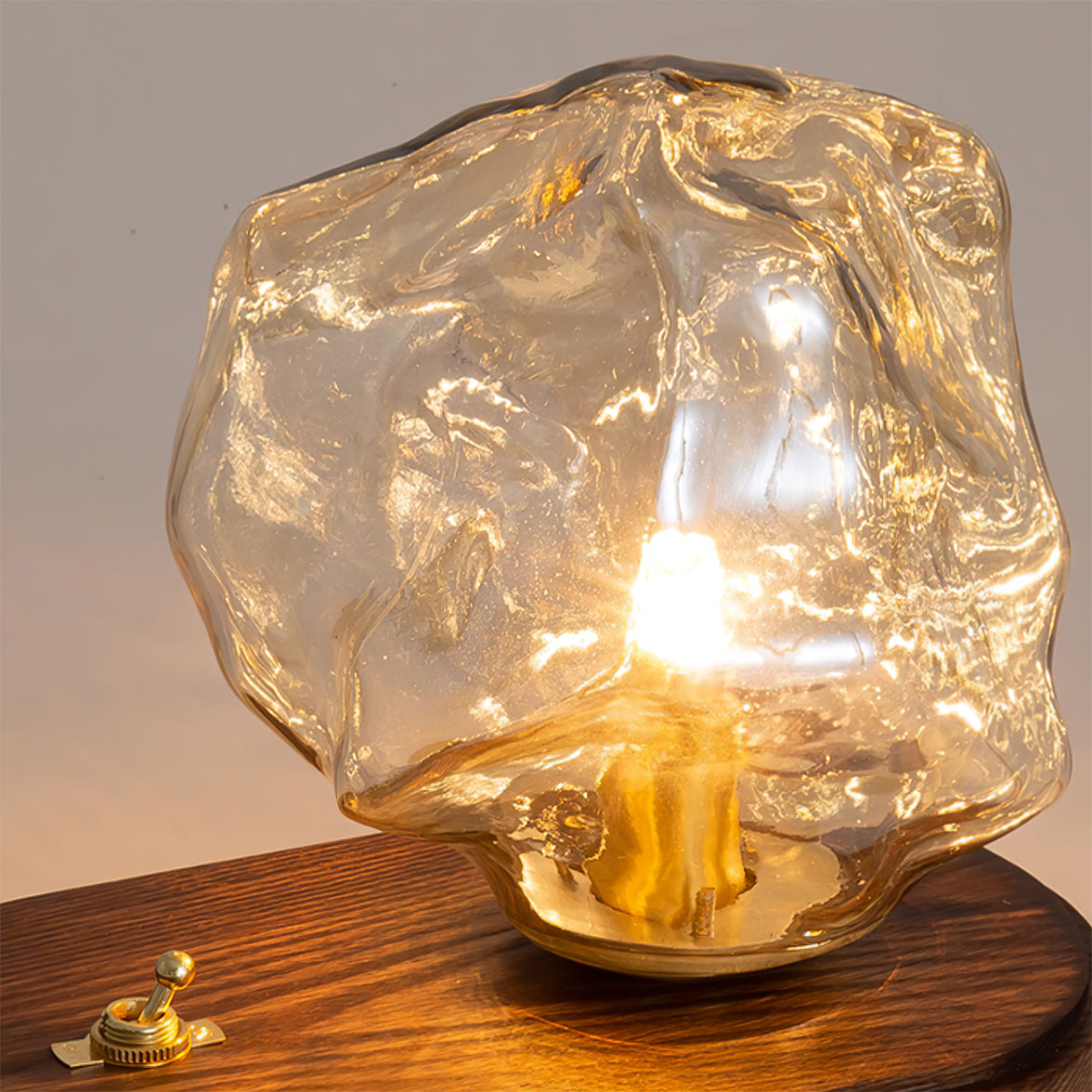 Lampe de Table en Verre Ambre - Design Vintage et Éclairage Chaleureux