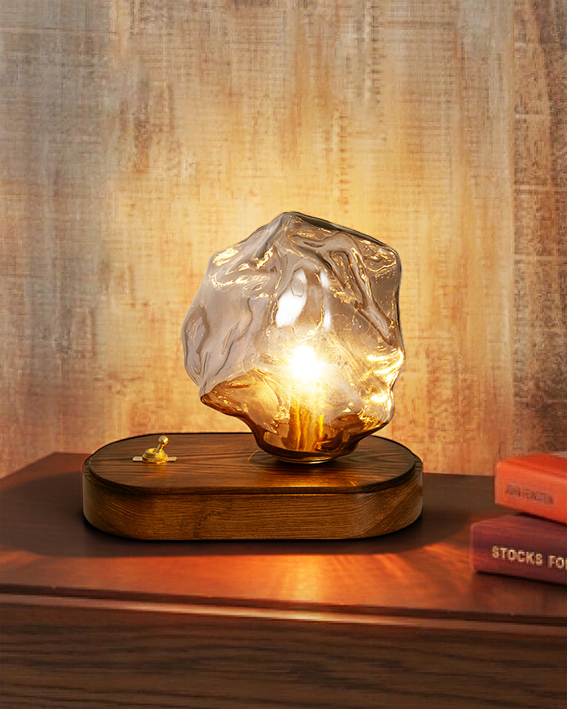 Lampe de Table en Verre Ambre - Design Vintage et Éclairage Chaleureux