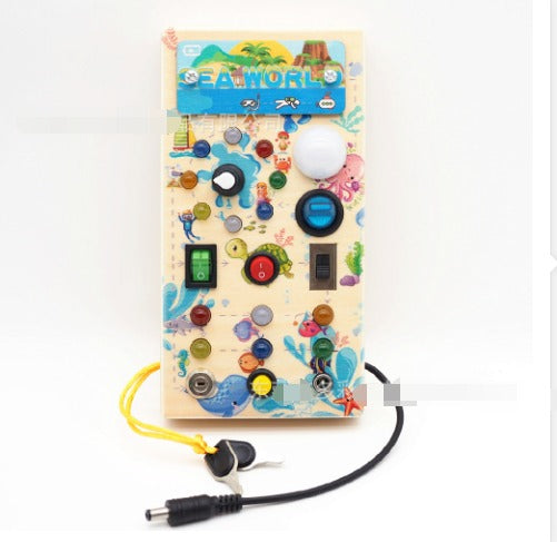 Jeu Interactif en Bois avec Lumières LED - 15 Lumières Colorées et 9 Interrupteurs Simples