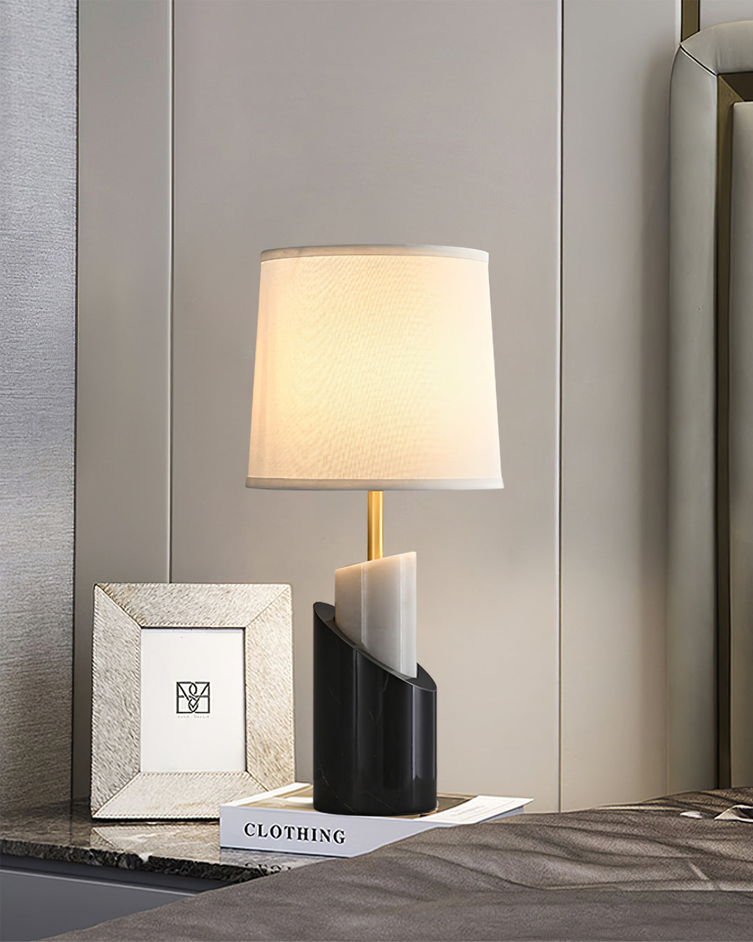 Lampe de Table en Marbre et Laiton - Élégance Classique pour Votre Intérieur