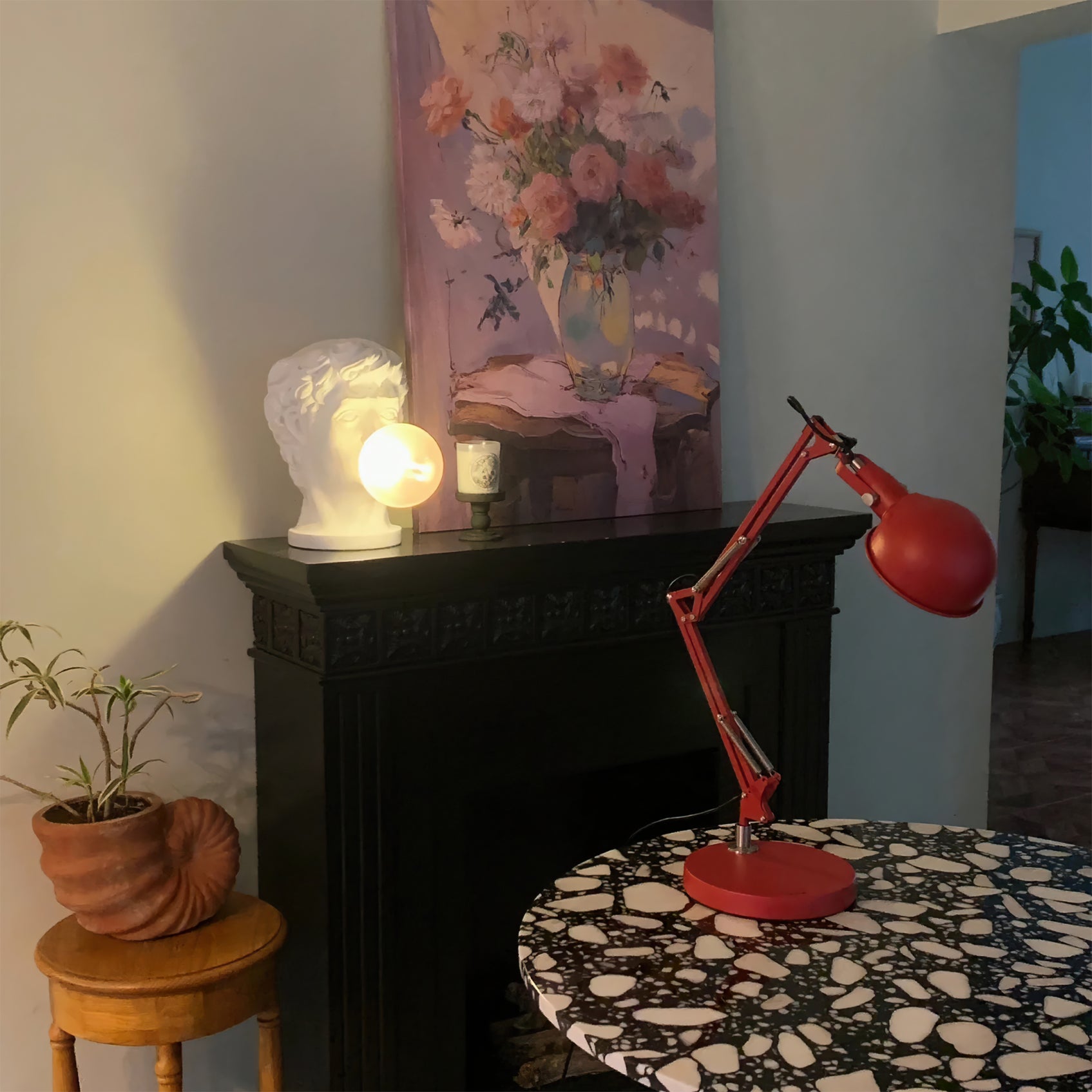 Lampe d'Accent Rouge Ajustable - Éclairage Élégant et Fonctionnel