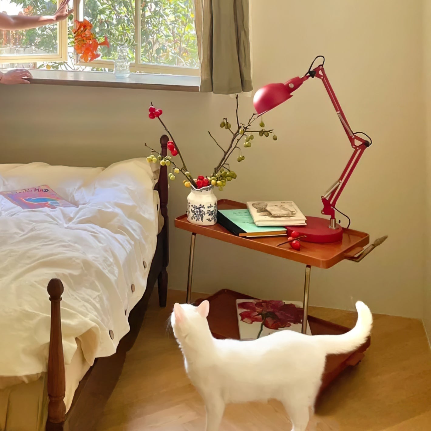 Lampe d'Accent Rouge Ajustable - Éclairage Élégant et Fonctionnel
