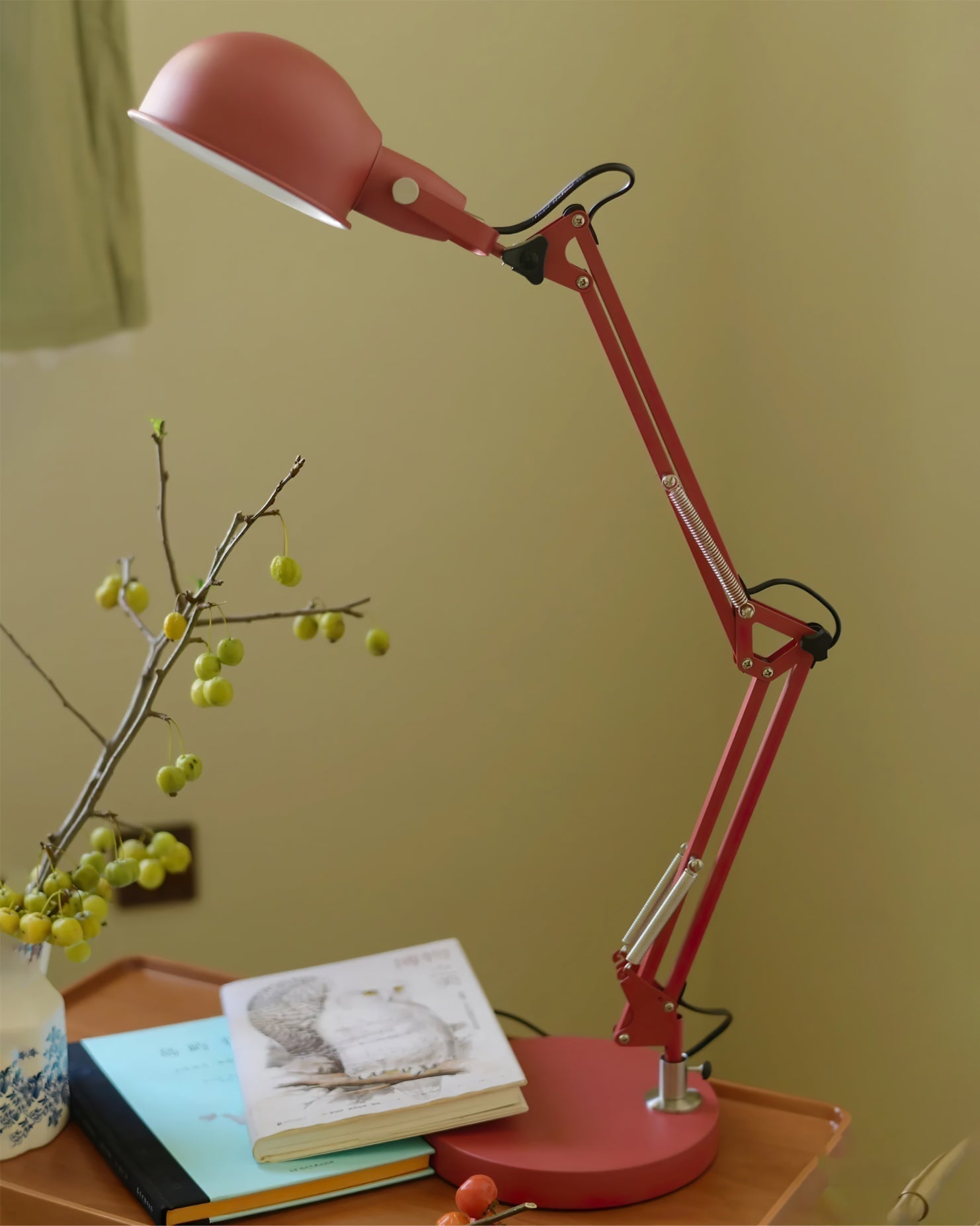 Lampe d'Accent Rouge Ajustable - Éclairage Élégant et Fonctionnel