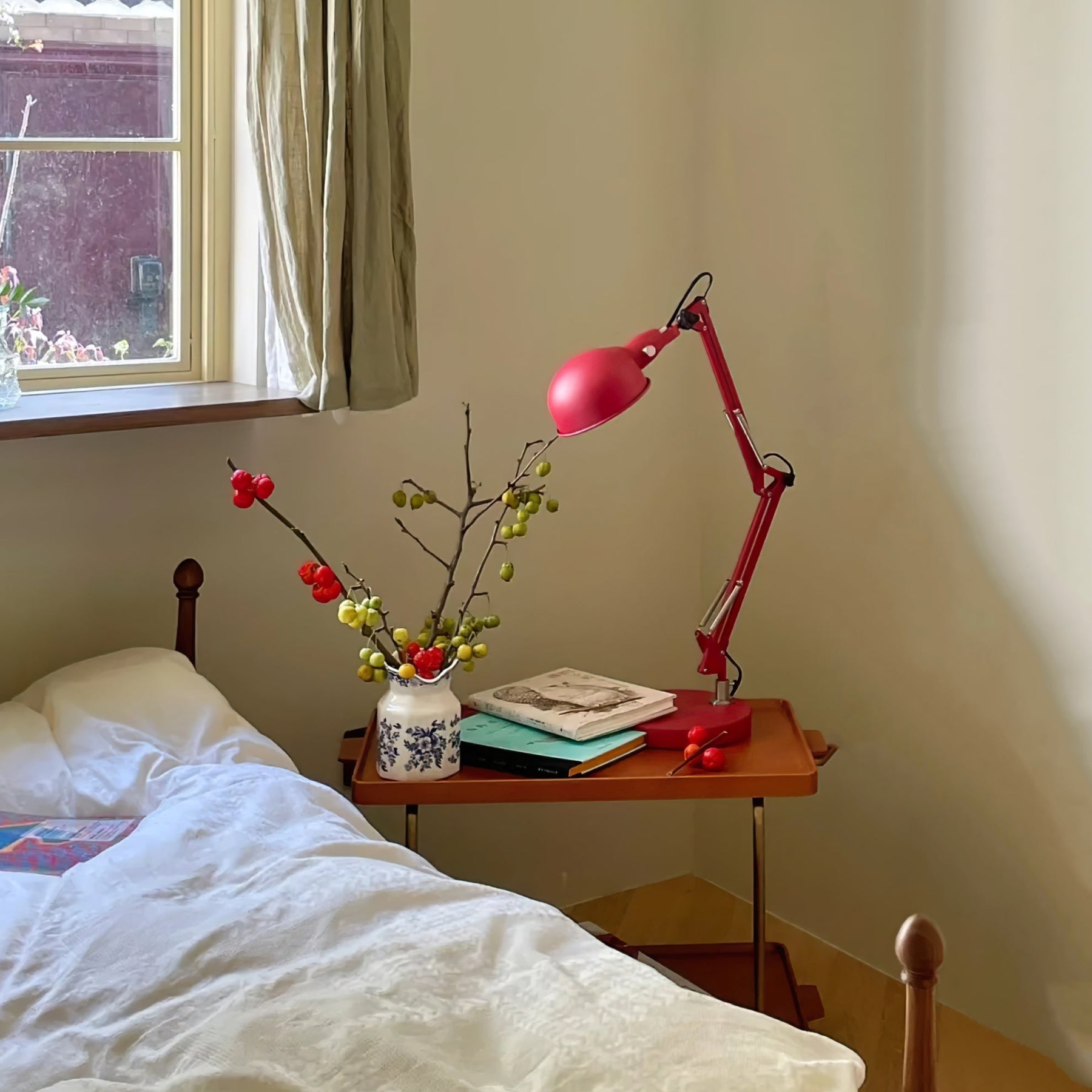 Lampe d'Accent Rouge Ajustable - Éclairage Élégant et Fonctionnel