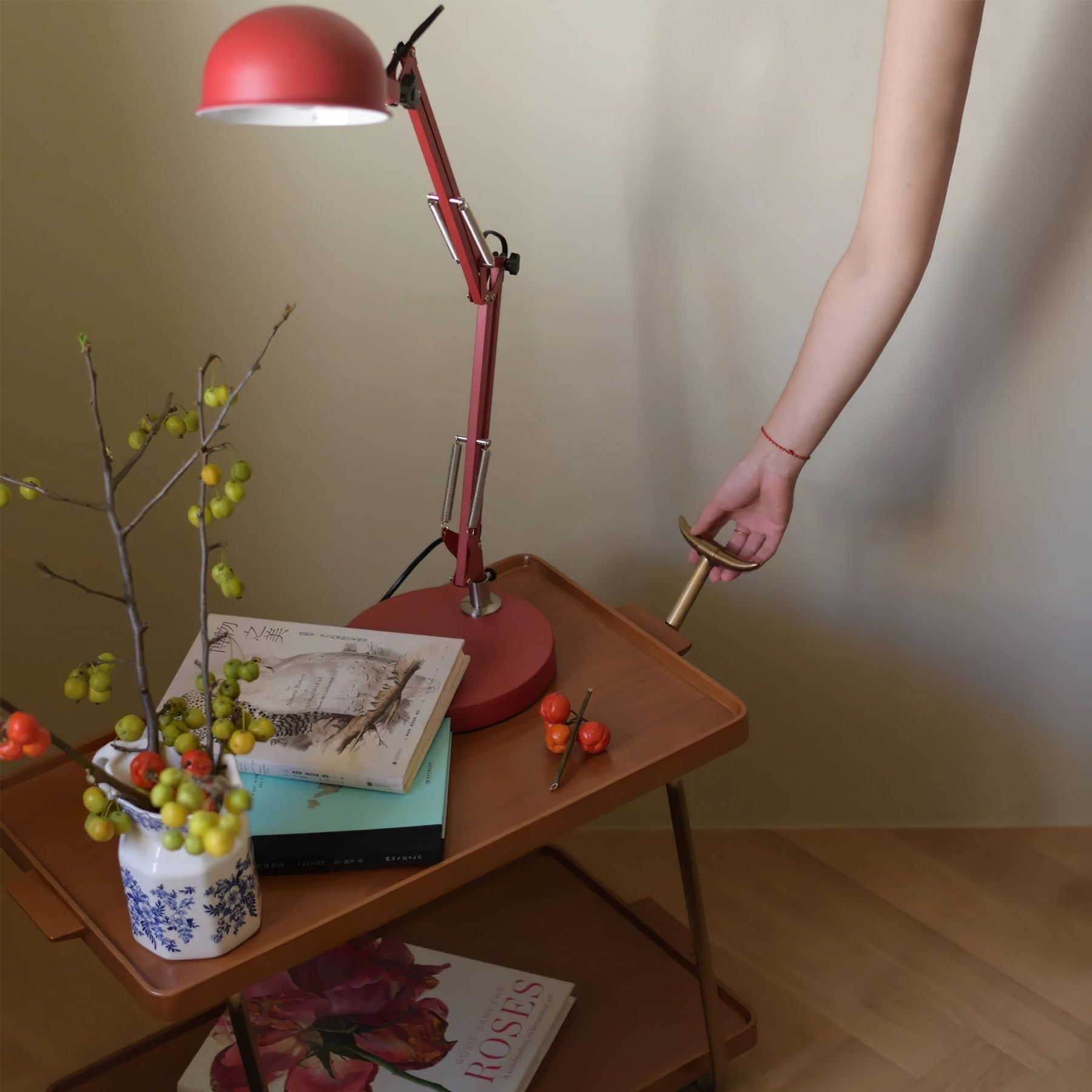 Lampe d'Accent Rouge Ajustable - Éclairage Élégant et Fonctionnel