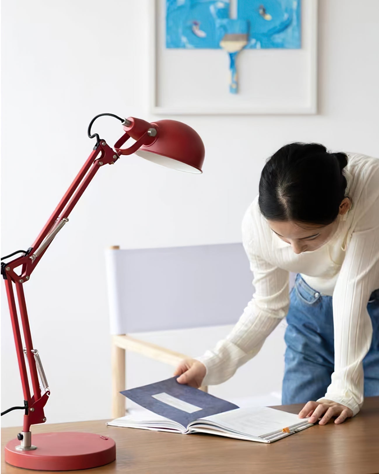 Lampe d'Accent Rouge Ajustable - Éclairage Élégant et Fonctionnel