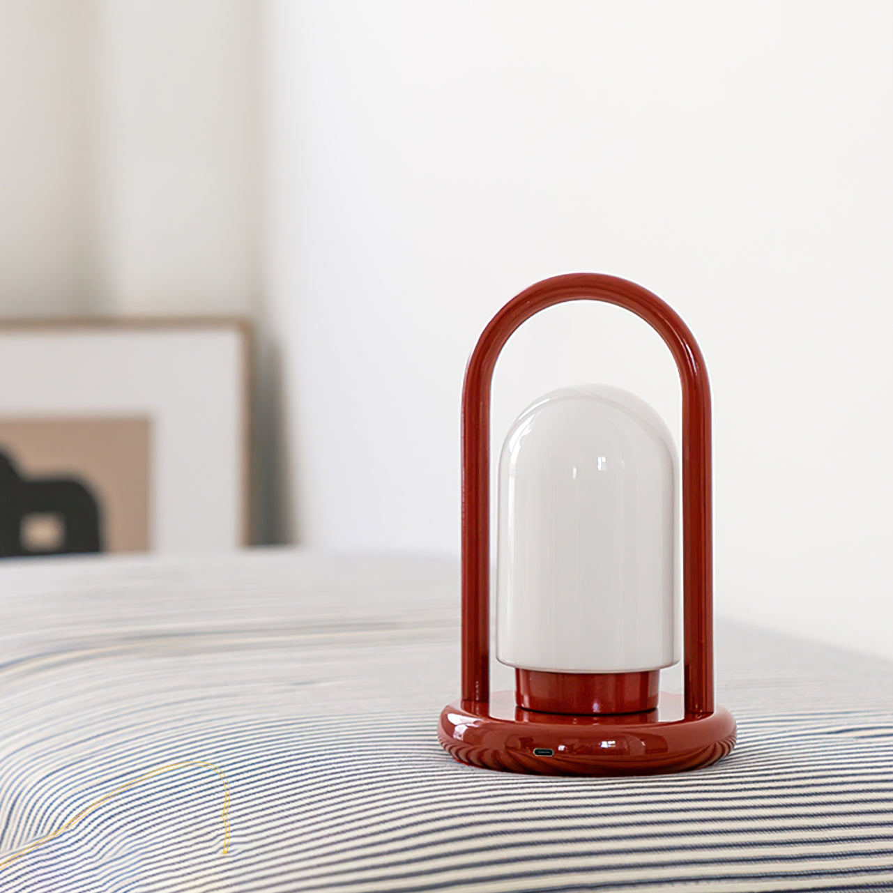 Lampe de Bureau Portable LED - Design Minimaliste et Éclairage Économe