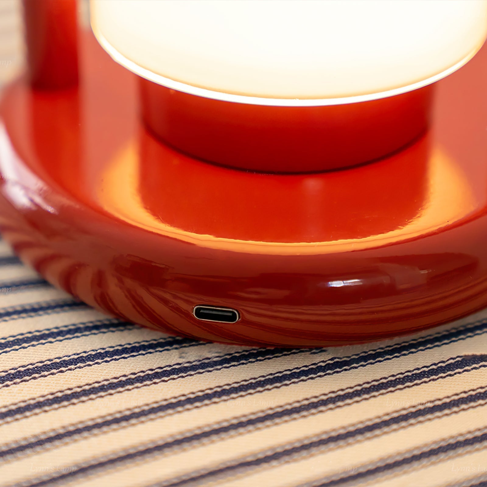 Lampe de Bureau Portable LED - Design Minimaliste et Éclairage Économe