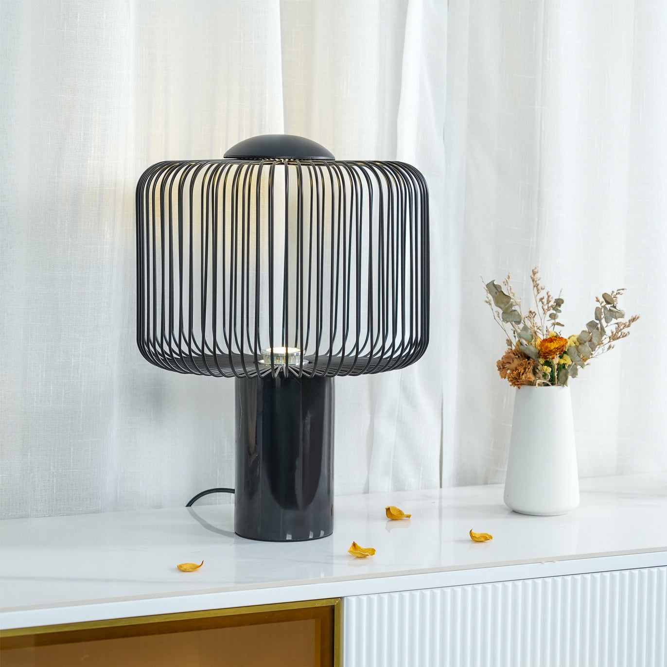 Lampe de Table Élégante - Base en Marbre et Éclairage Subtil