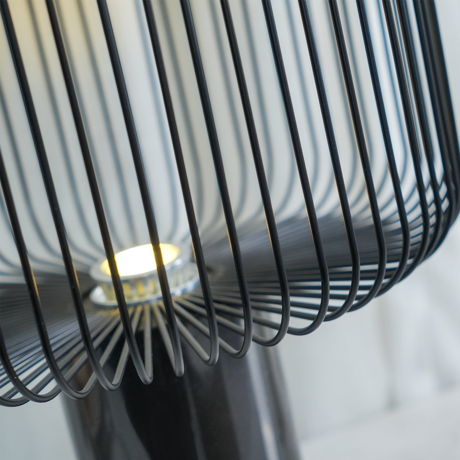 Lampe de Table Élégante - Base en Marbre et Éclairage Subtil