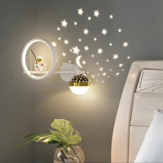 Applique Murale Enfant Design Amical - Lumière Douce et Apaisante pour le Sommeil