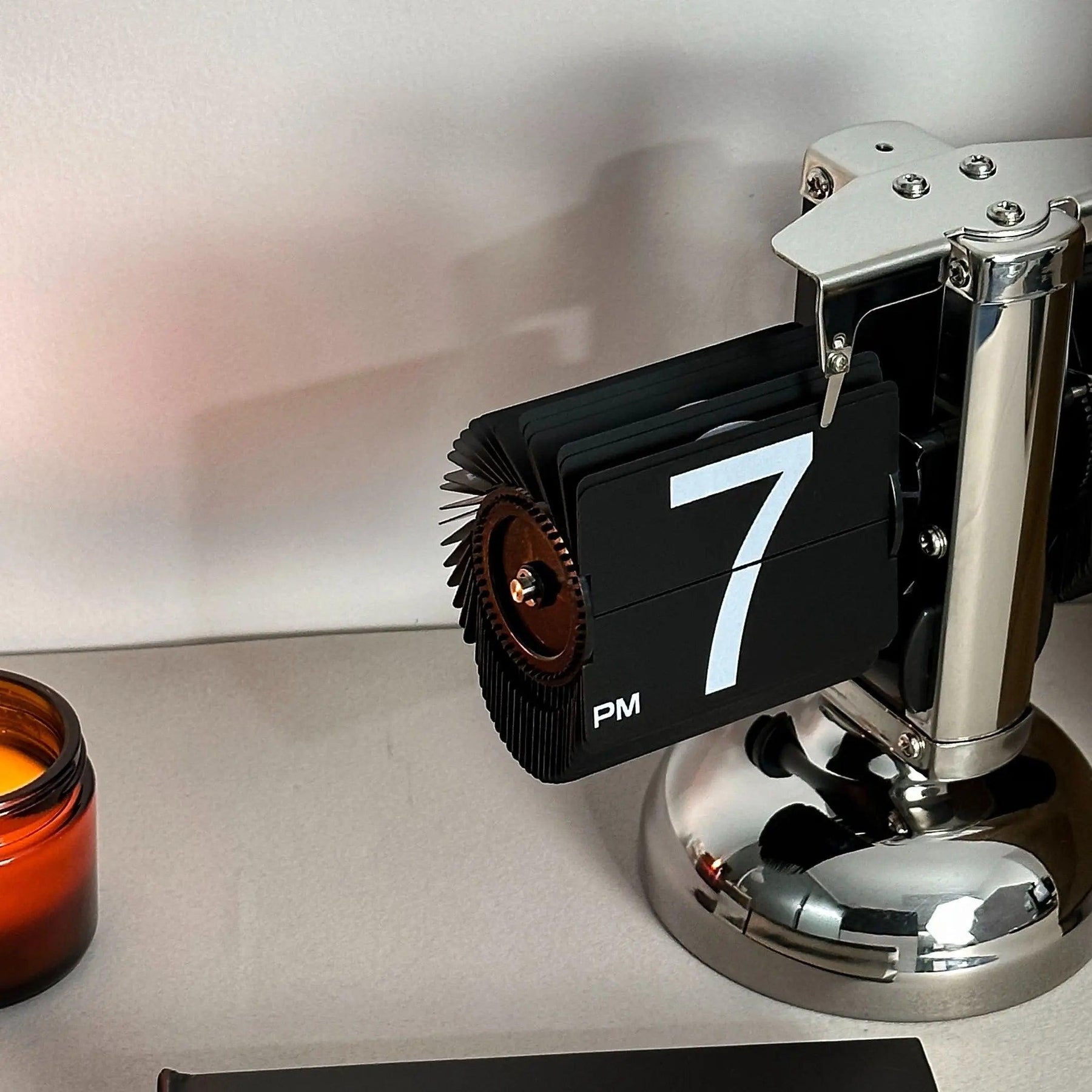 Horloge Flip Numérique Moderne - Design Rétro et Élégant