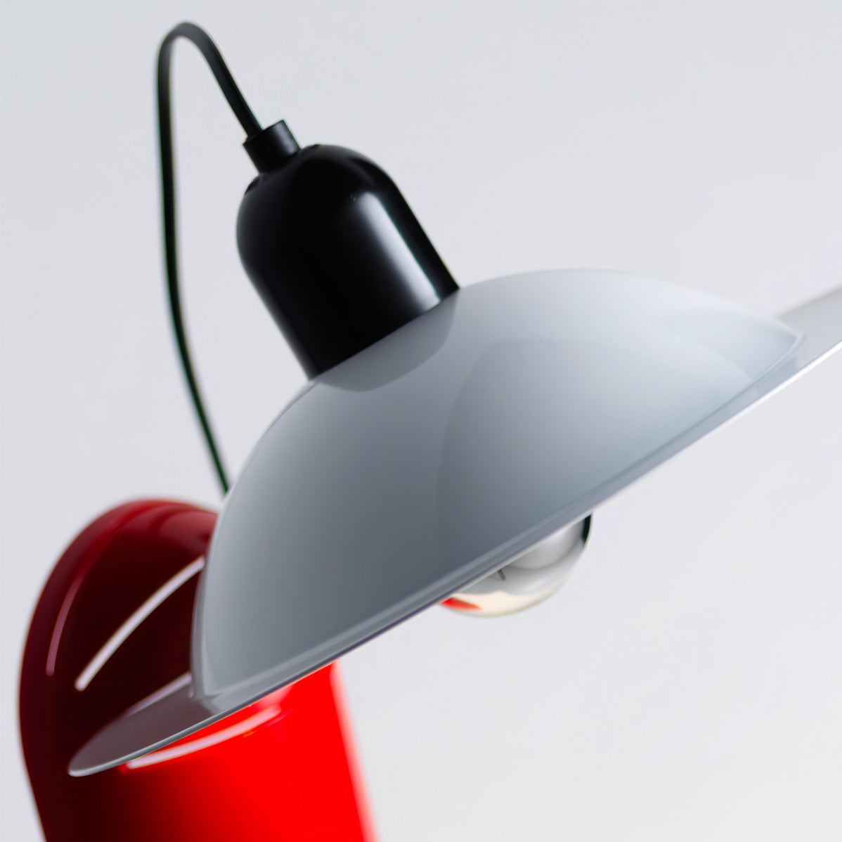 Lampe de Table Moderne Ajustable - Design Polyvalent et Éclairage Flexible