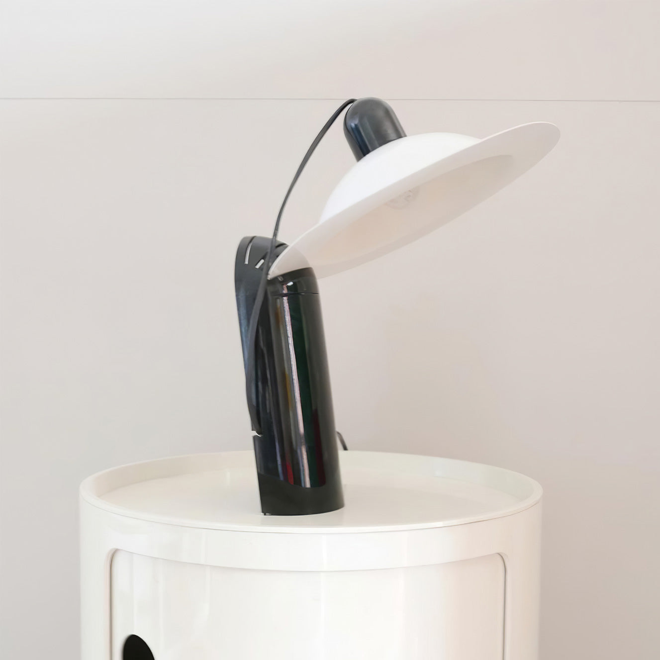 Lampe de Table Moderne Ajustable - Design Polyvalent et Éclairage Flexible
