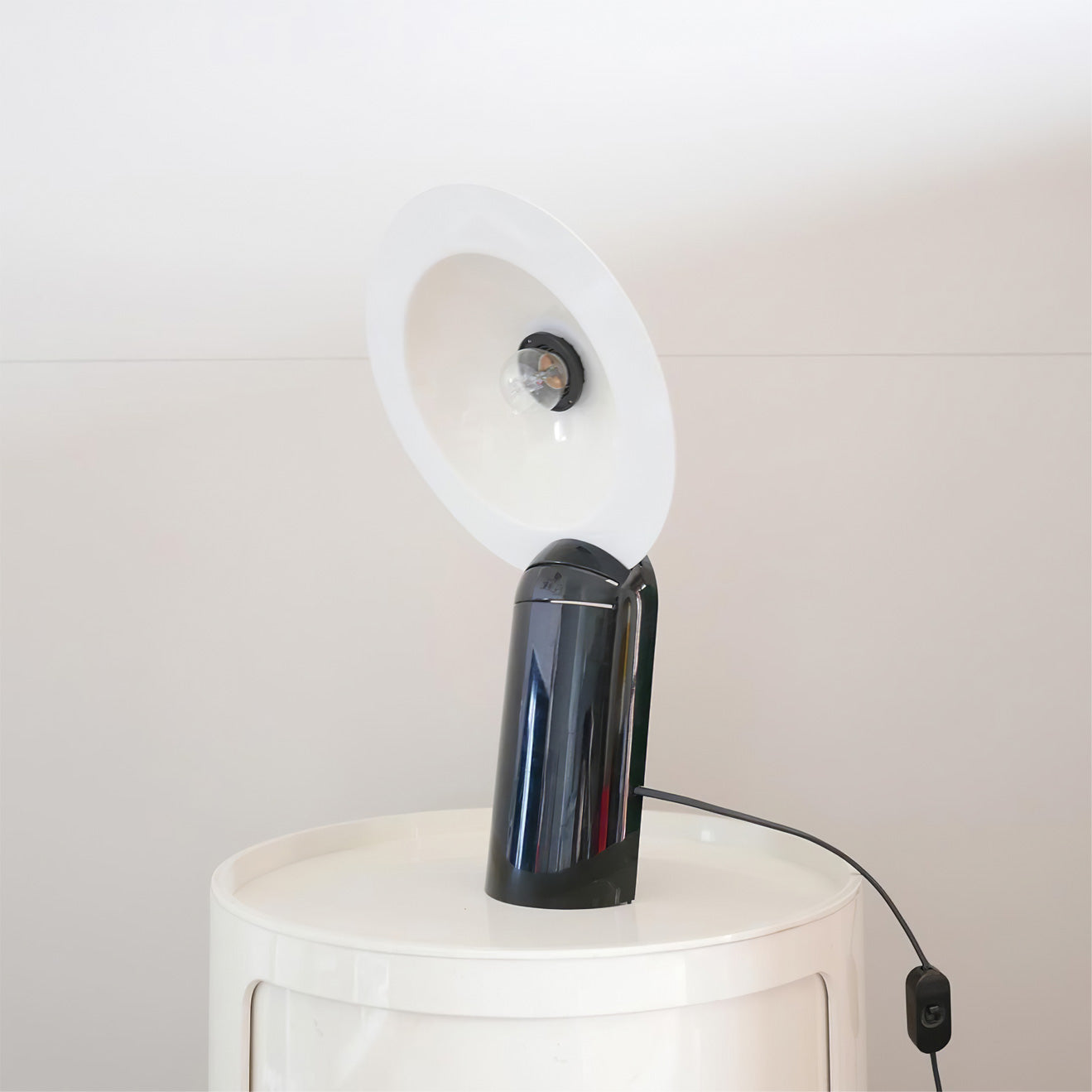 Lampe de Table Moderne Ajustable - Design Polyvalent et Éclairage Flexible