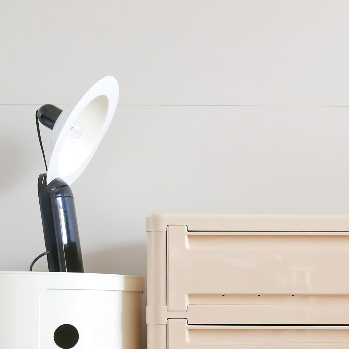 Lampe de Table Moderne Ajustable - Design Polyvalent et Éclairage Flexible
