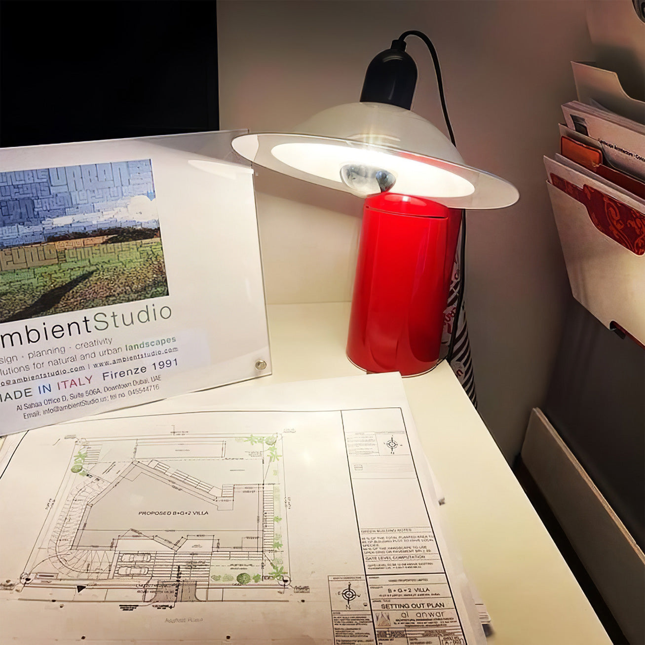 Lampe de Table Moderne Ajustable - Design Polyvalent et Éclairage Flexible