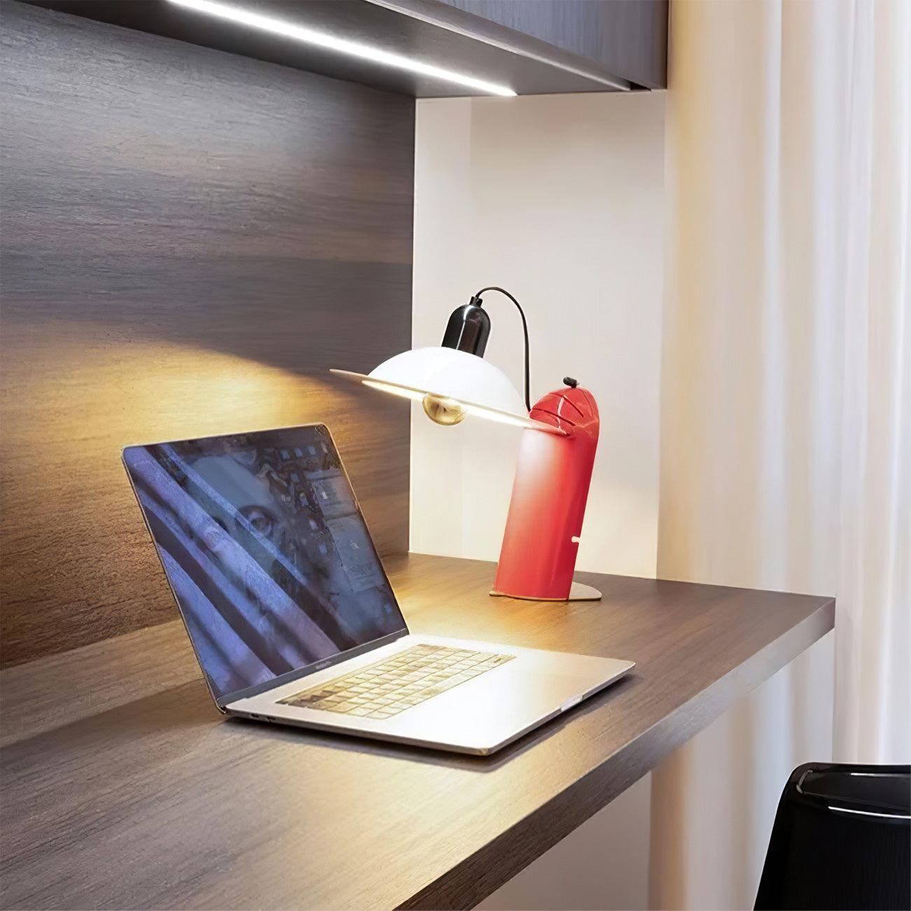 Lampe de Table Moderne Ajustable - Design Polyvalent et Éclairage Flexible