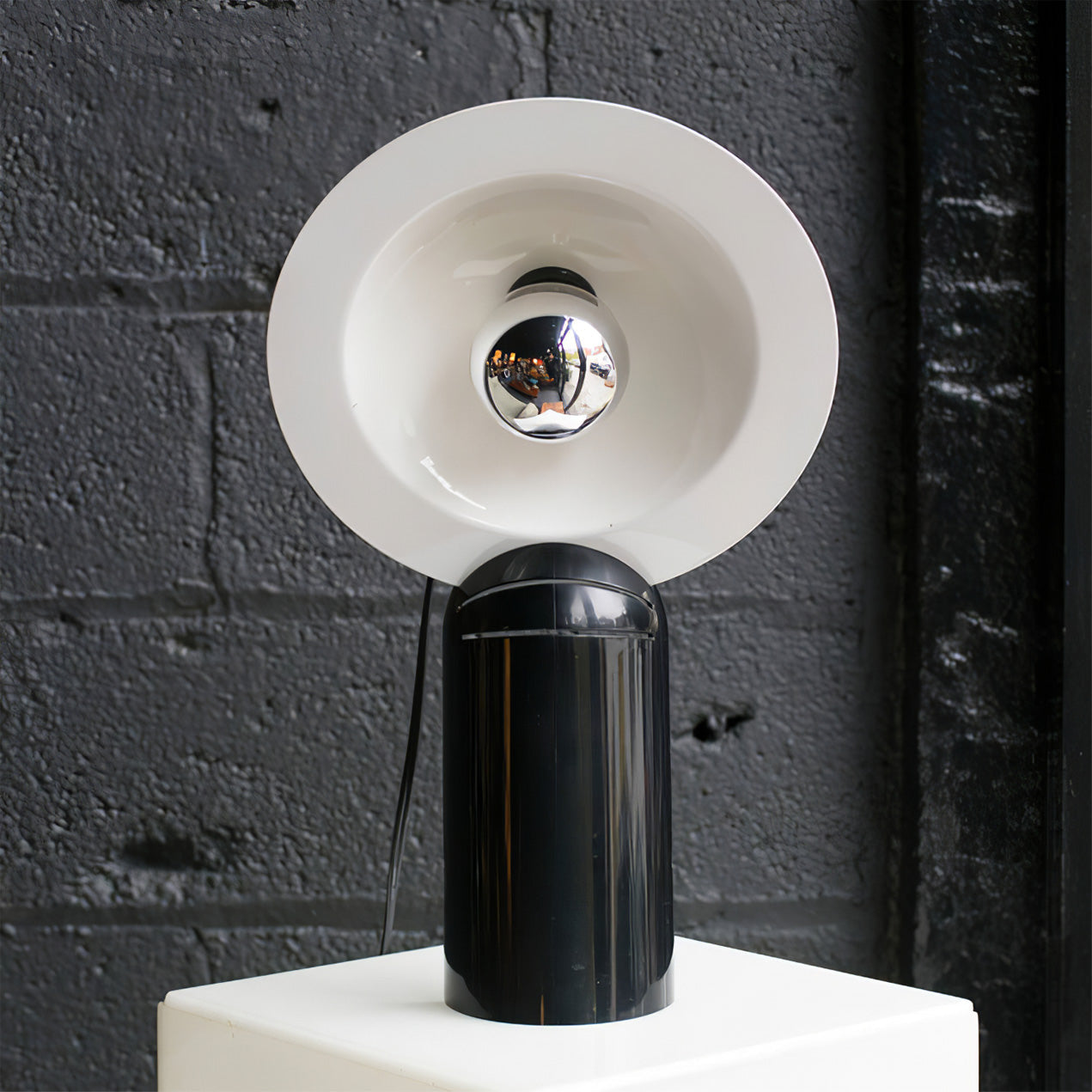 Lampe de Table Moderne Ajustable - Design Polyvalent et Éclairage Flexible