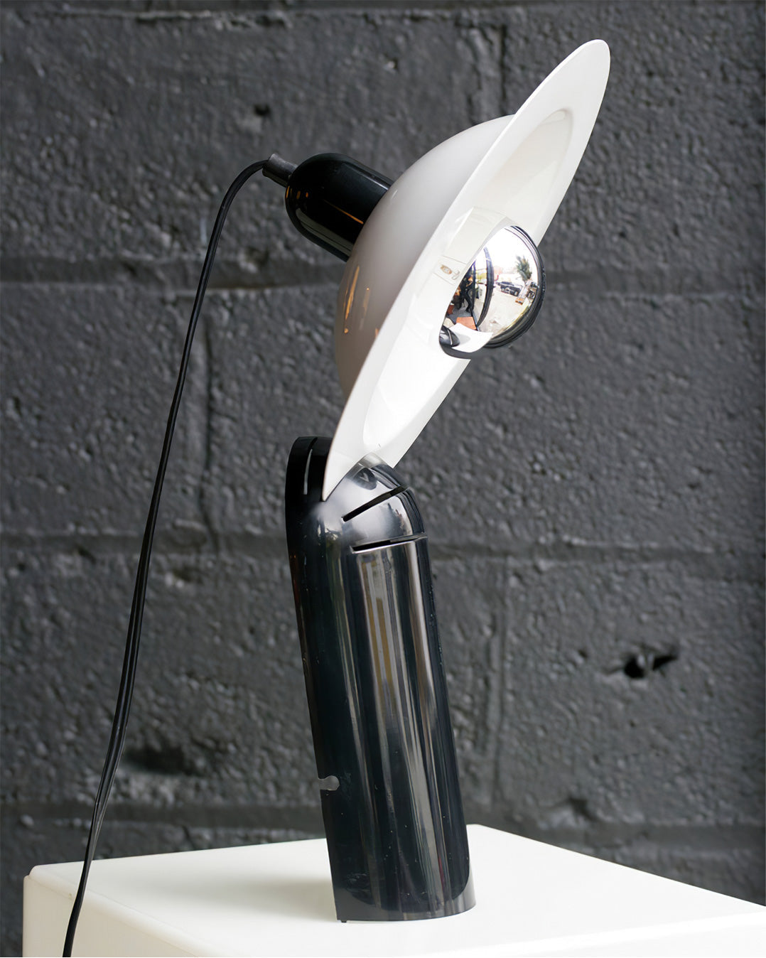 Lampe de Table Moderne Ajustable - Design Polyvalent et Éclairage Flexible