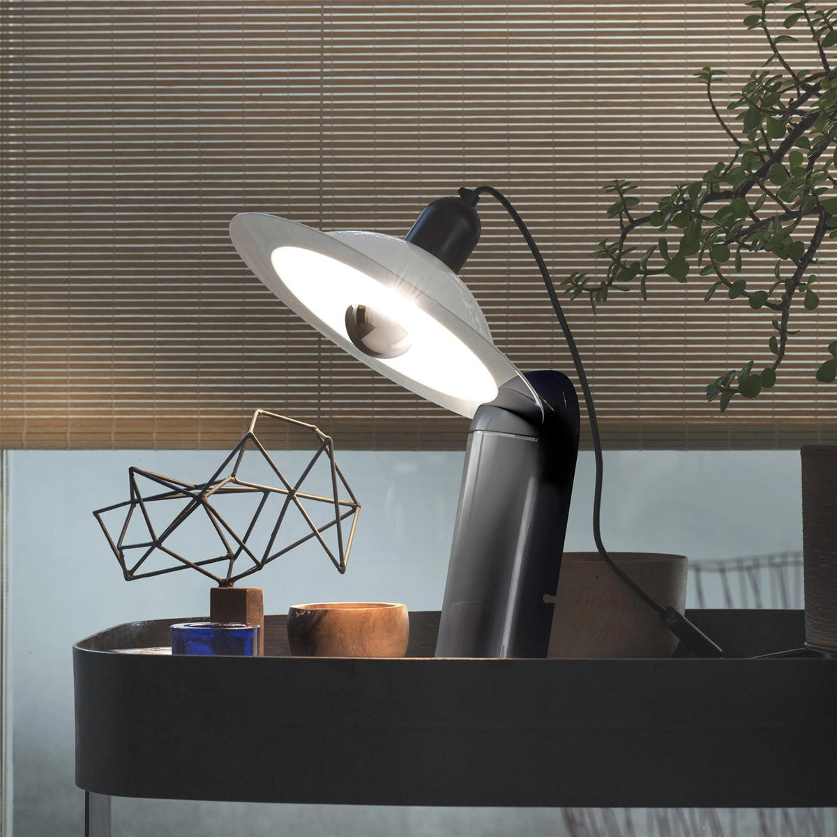 Lampe de Table Moderne Ajustable - Design Polyvalent et Éclairage Flexible