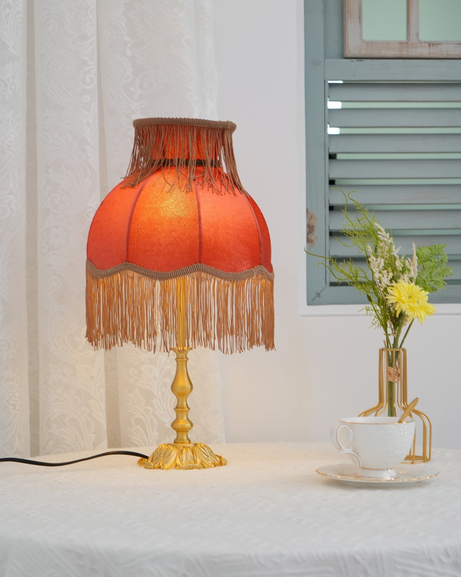 Lampe en Laiton Moderne avec Franges - Éclairage Chaleureux et Élégant
