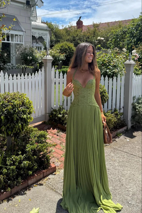 Robe maxi corset col licou fronces vert olive élégante pour mariage et soirée