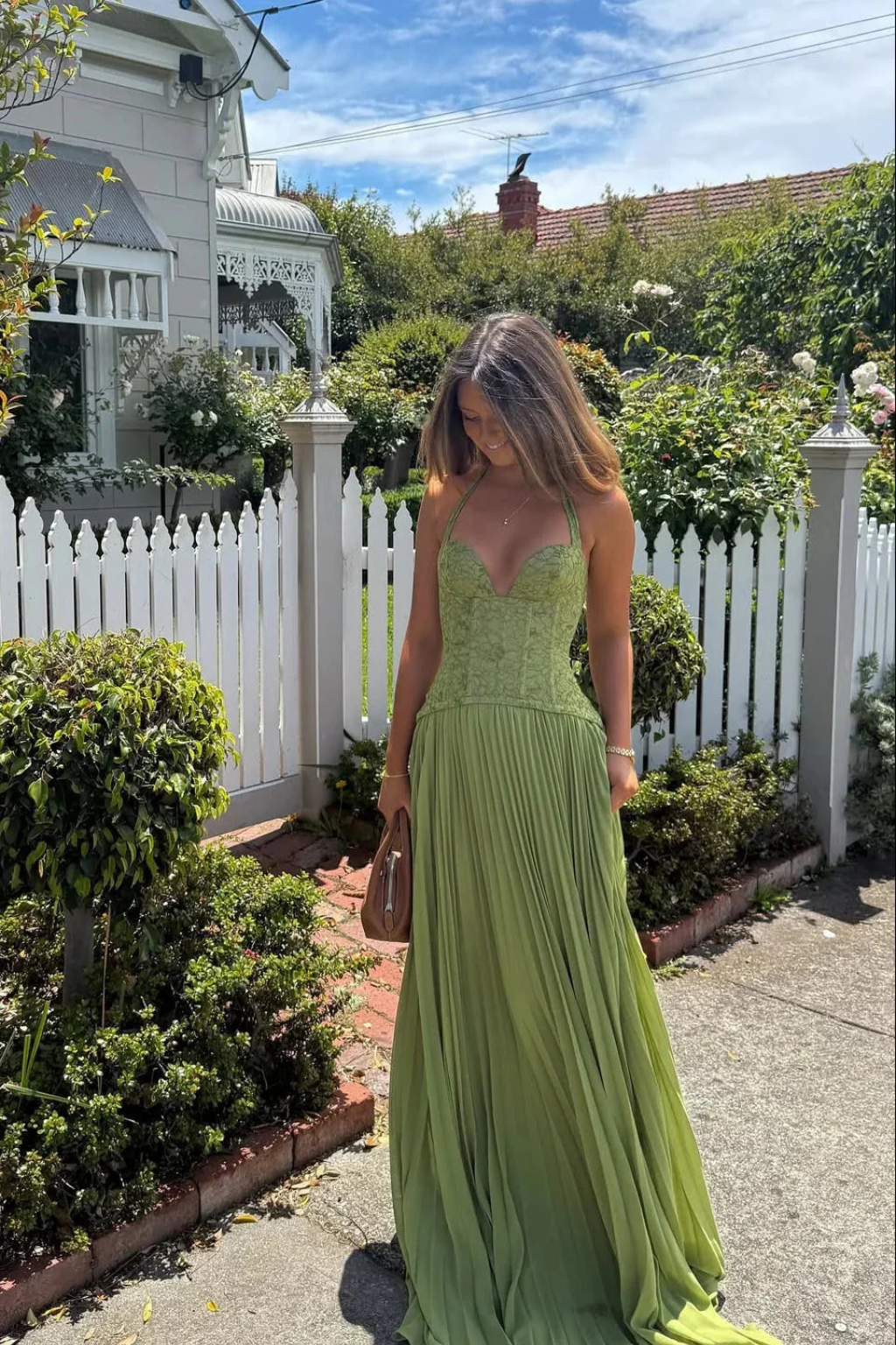 Robe maxi corset col licou fronces vert olive élégante pour mariage et soirée